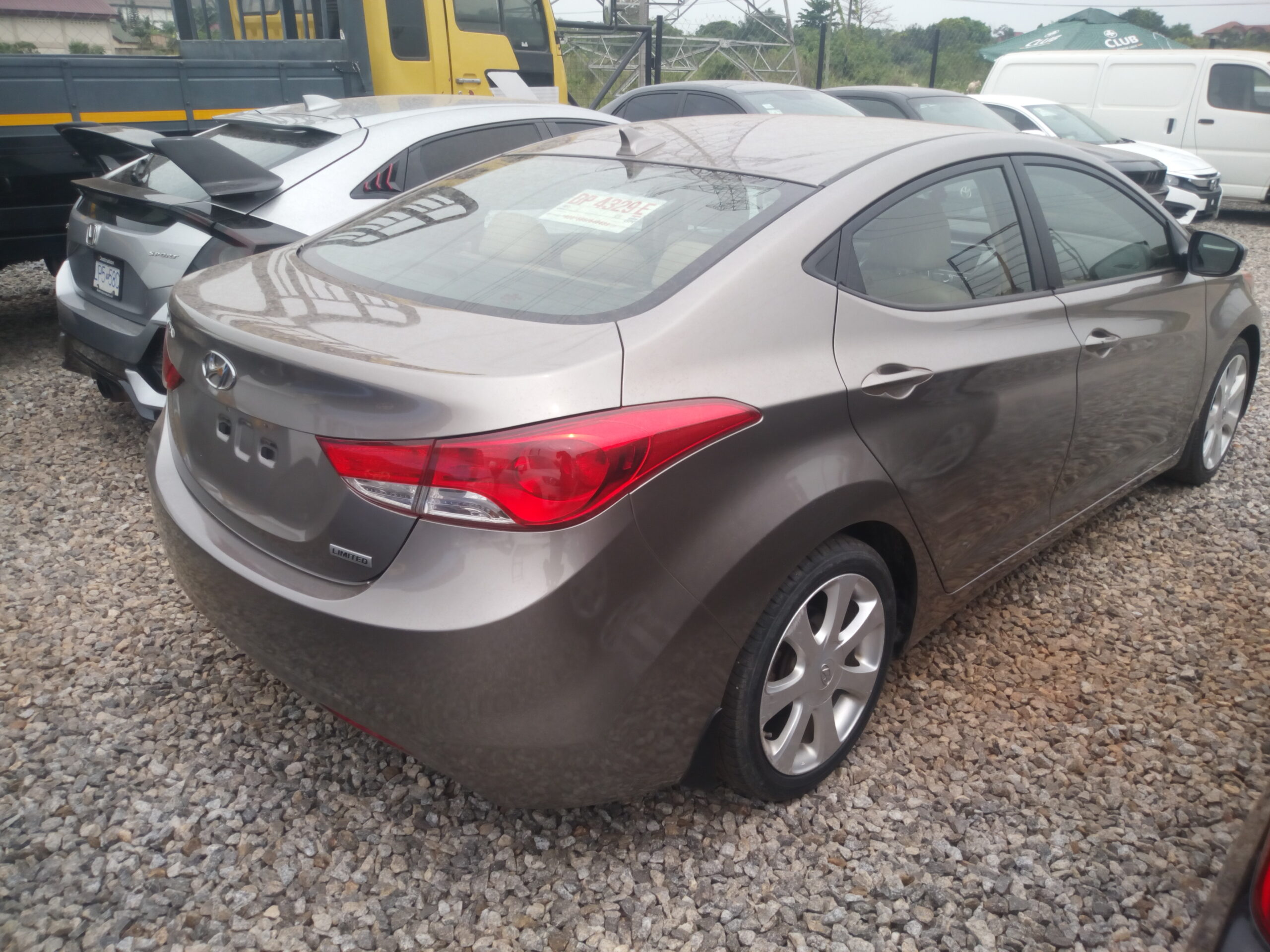 
								Hyundai Elantra GLS Sedan (2013) full									
