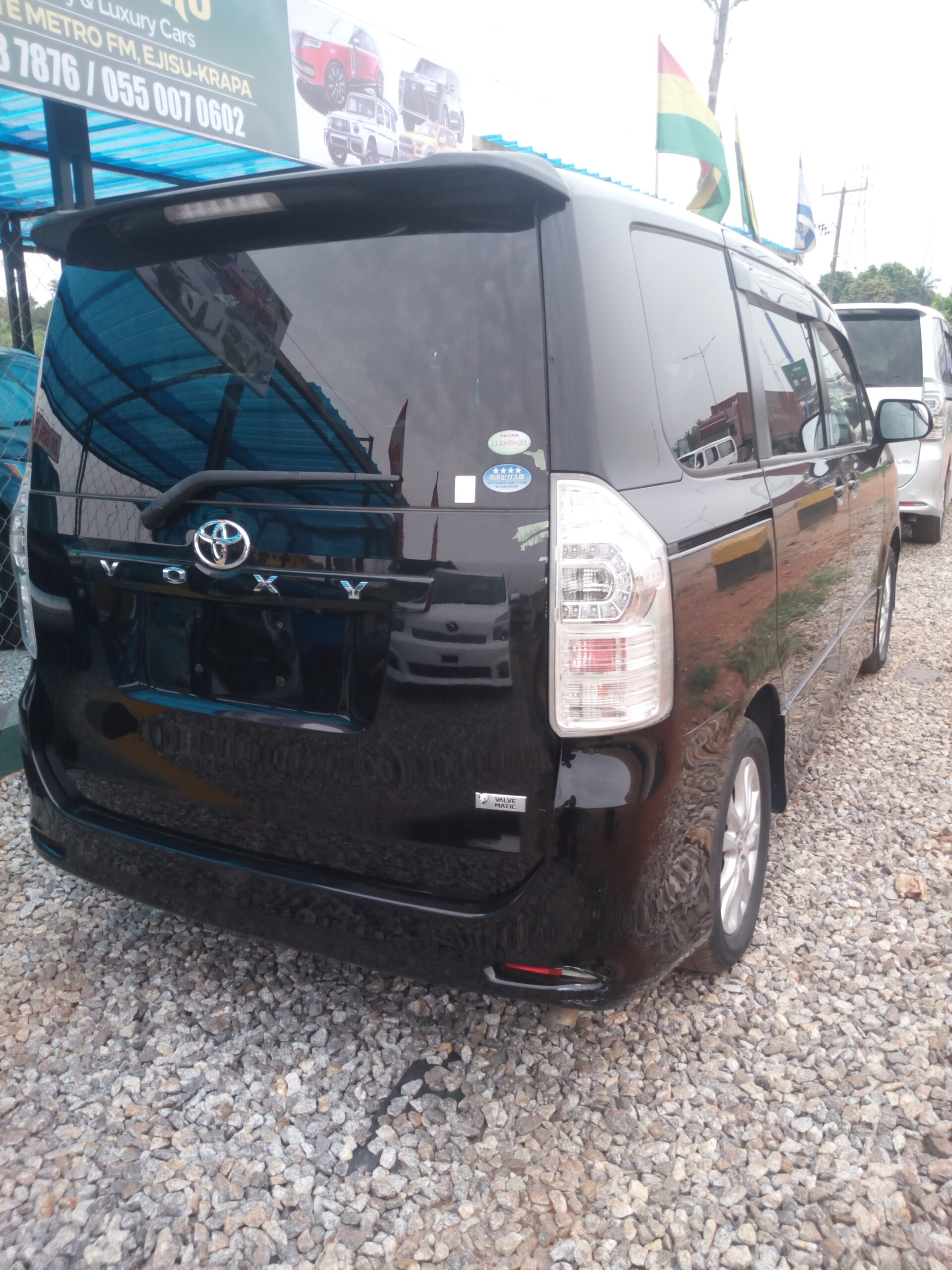 
								Toyota Voxy (2011) full									