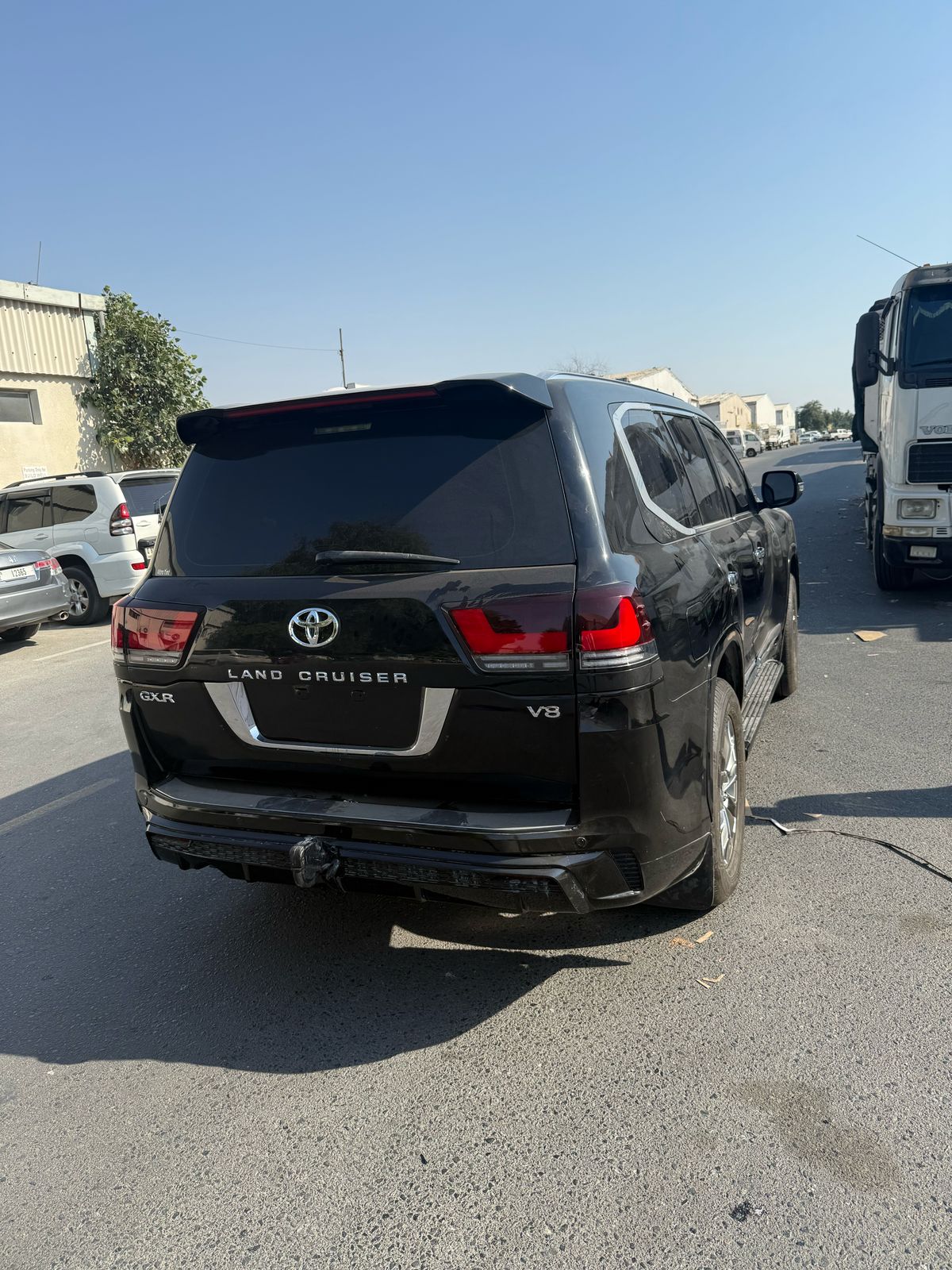 
								black Toyota Land Cruiser V8 GXR (LC200 series). full									