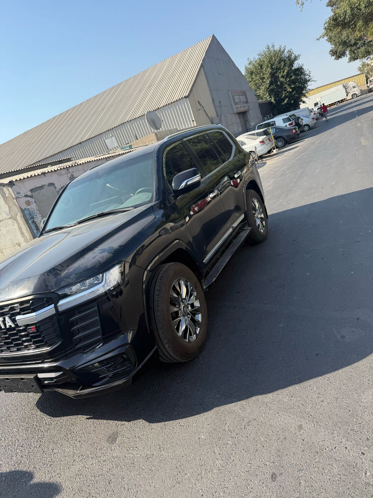 
								black Toyota Land Cruiser V8 GXR (LC200 series). full									