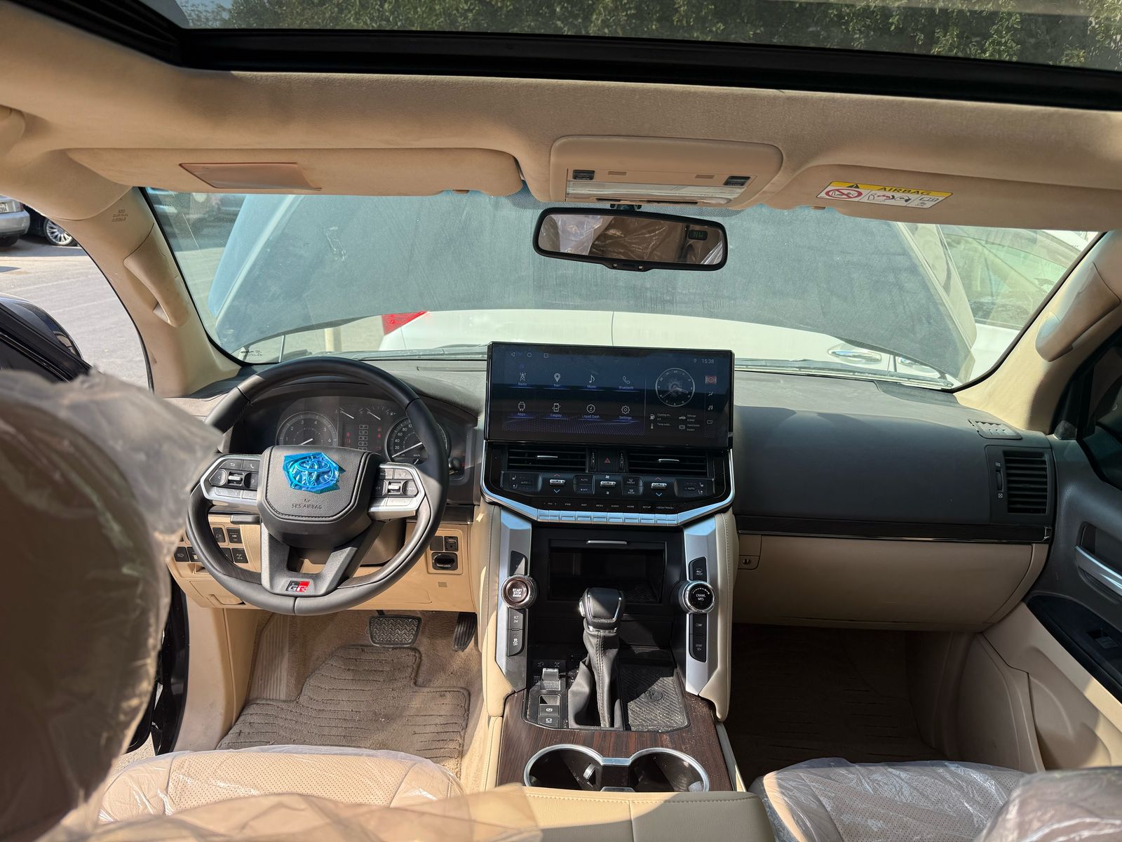 
								black Toyota Land Cruiser V8 GXR (LC200 series). full									