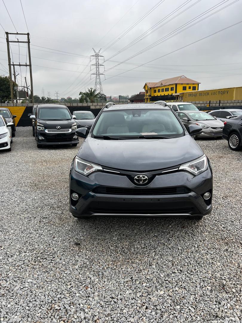 
								Toyota RAV4 (2018) full									