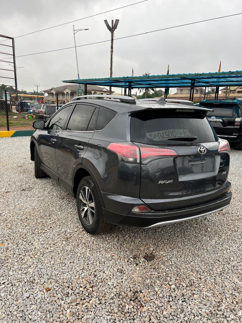 
								Toyota RAV4 (2018) full									