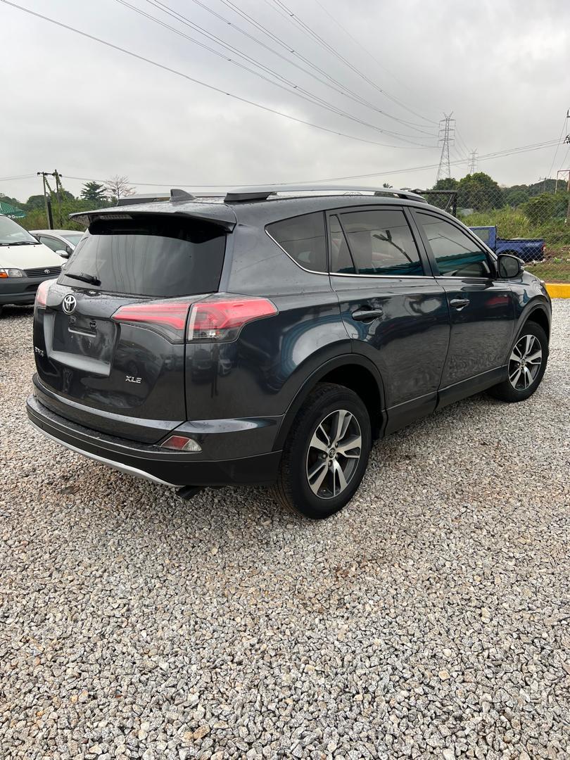 
								Toyota RAV4 (2018) full									