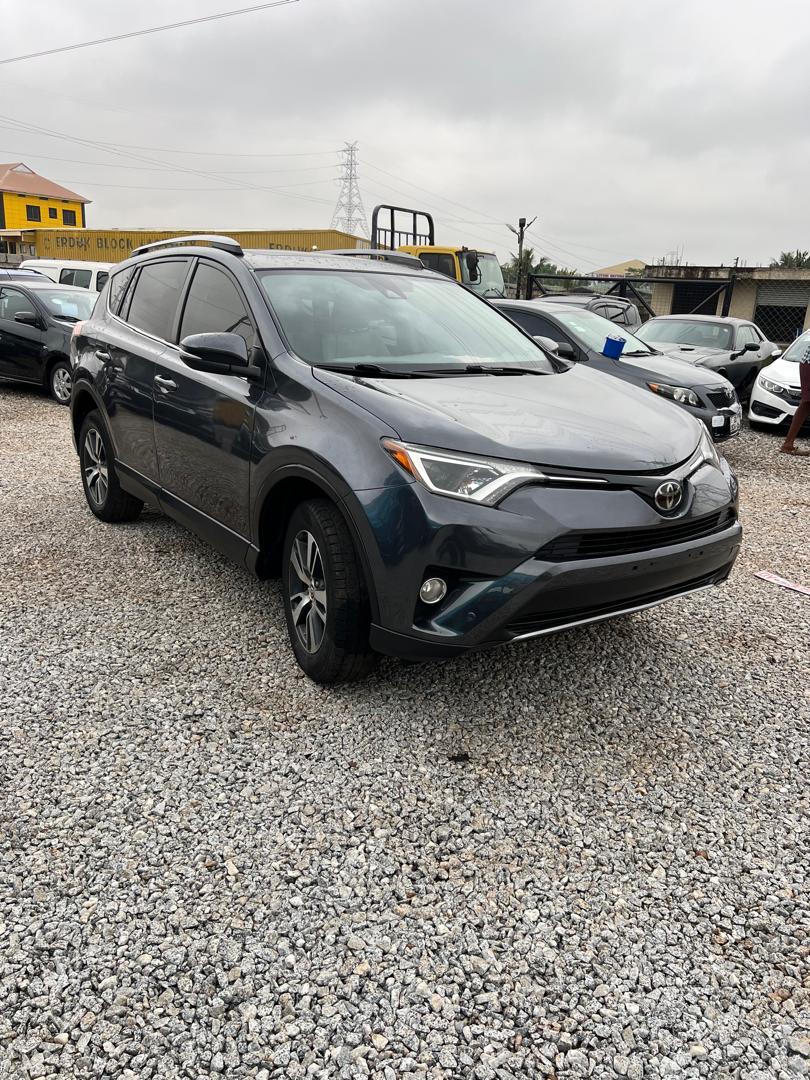 
								Toyota RAV4 (2018) full									