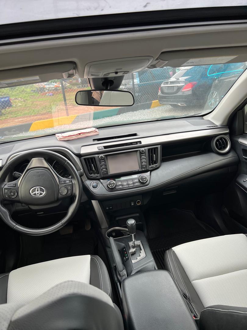 
								Toyota RAV4 (2018) full									
