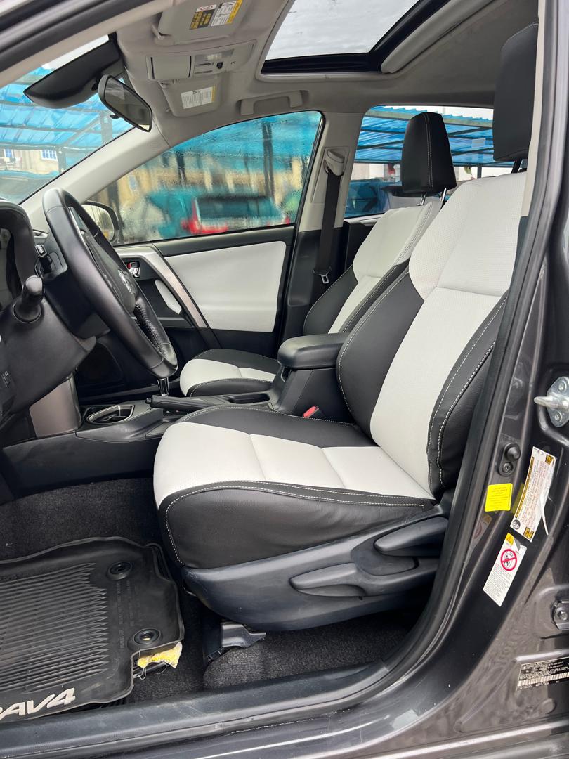 
								Toyota RAV4 (2018) full									