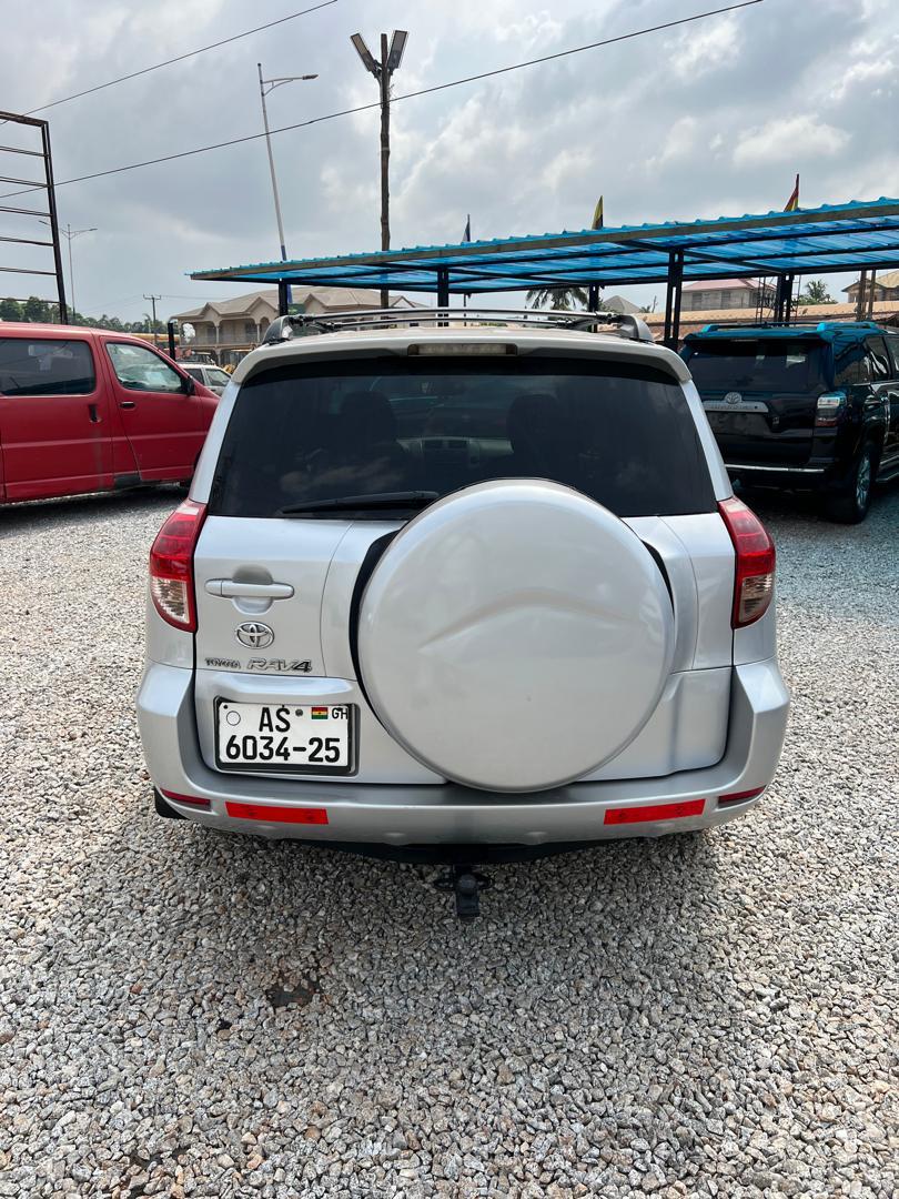 
								Toyota RAV4 (2008) full									