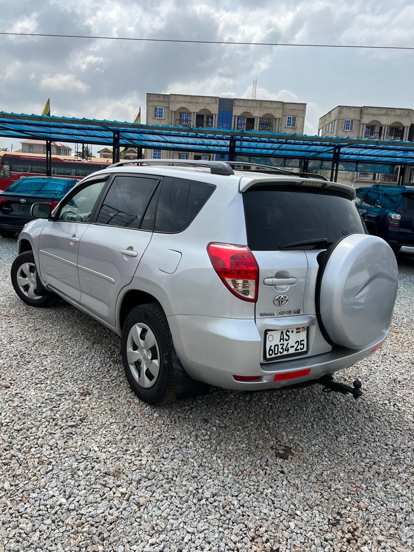 
								Toyota RAV4 (2008) full									