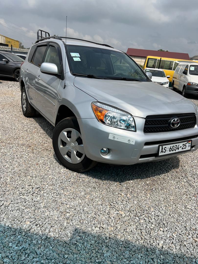 
								Toyota RAV4 (2008) full									