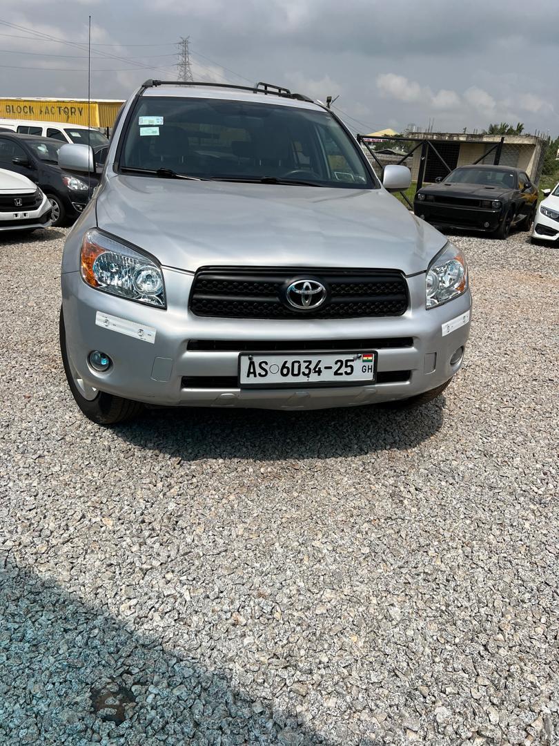 
								Toyota RAV4 (2008) full									