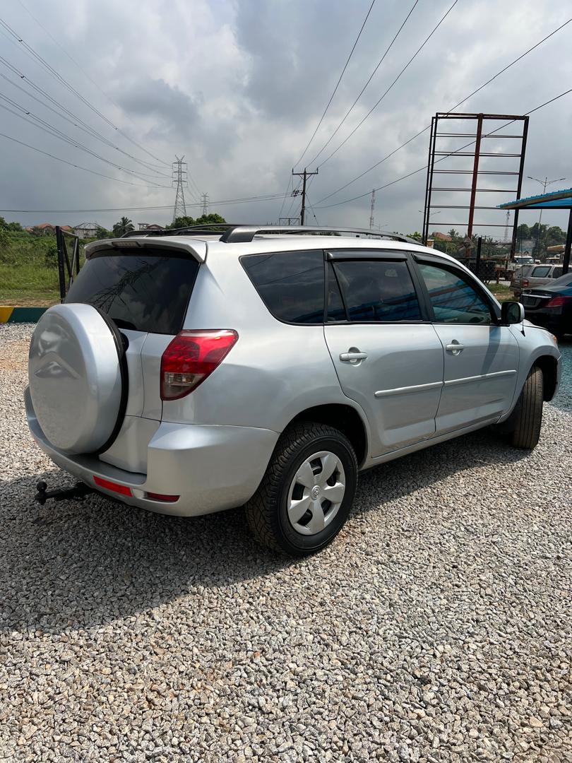 
								Toyota RAV4 (2008) full									