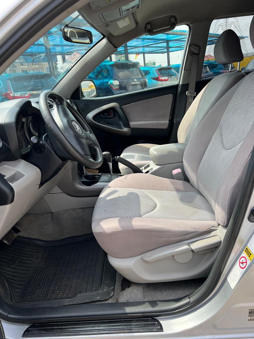 
								Toyota RAV4 (2008) full									